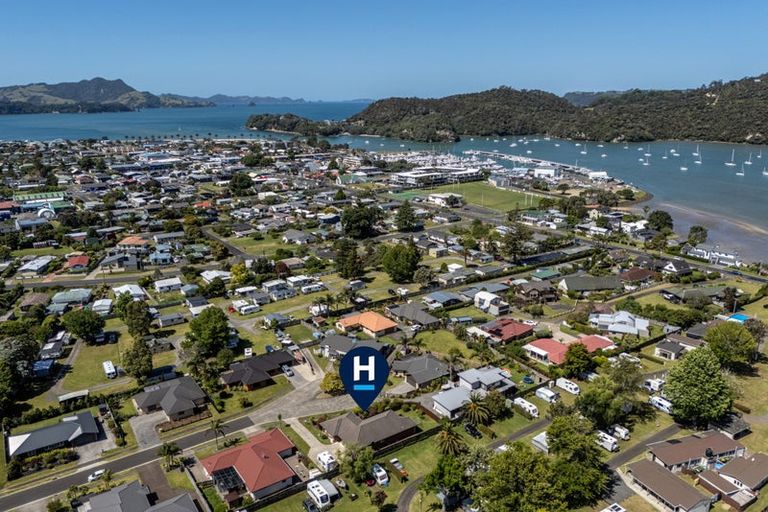 Photo of property in 16 Cobham Lane, Whitianga, 3510