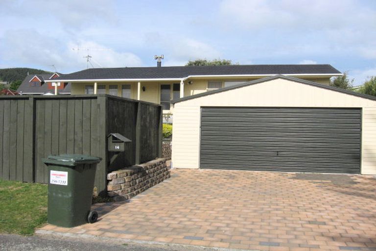Photo of property in 14 Awatea Avenue, Paraparaumu, 5032