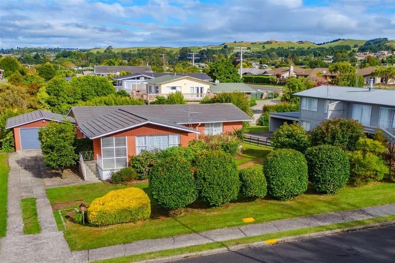 Photo of property in 3 Carter Drive, Pomare, Rotorua, 3015