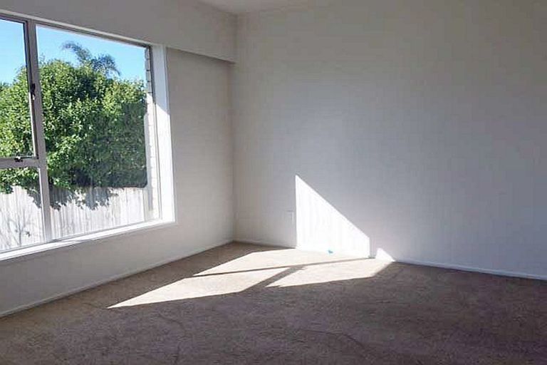 Photo of property in 1/73 Stanniland Street, Sunnyhills, Auckland, 2010