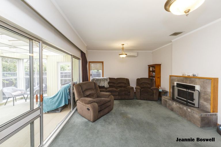 Photo of property in 9 Innes Place, Roslyn, Palmerston North, 4414