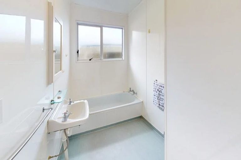 Photo of property in 90a Karaka Street, Castlecliff, Whanganui, 4501