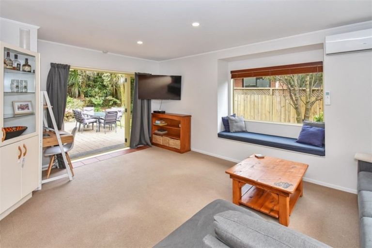 Photo of property in 22 The Glade South, Pukekohe, 2120