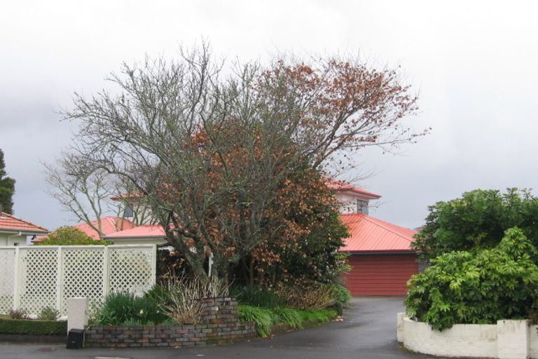 Photo of property in 16 Minchin Crescent, St Andrews, Hamilton, 3200