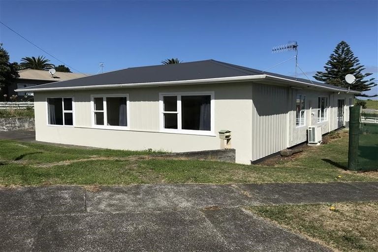 Photo of property in 48a Rangiora Street, Castlecliff, Whanganui, 4501