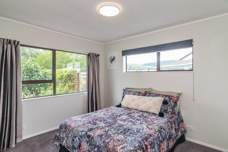 Photo of property in 4 Chilton Drive, Paraparaumu, 5032