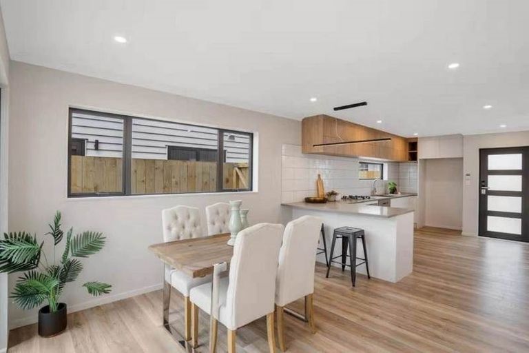 Photo of property in 13 Churchill Road, Murrays Bay, Auckland, 0630