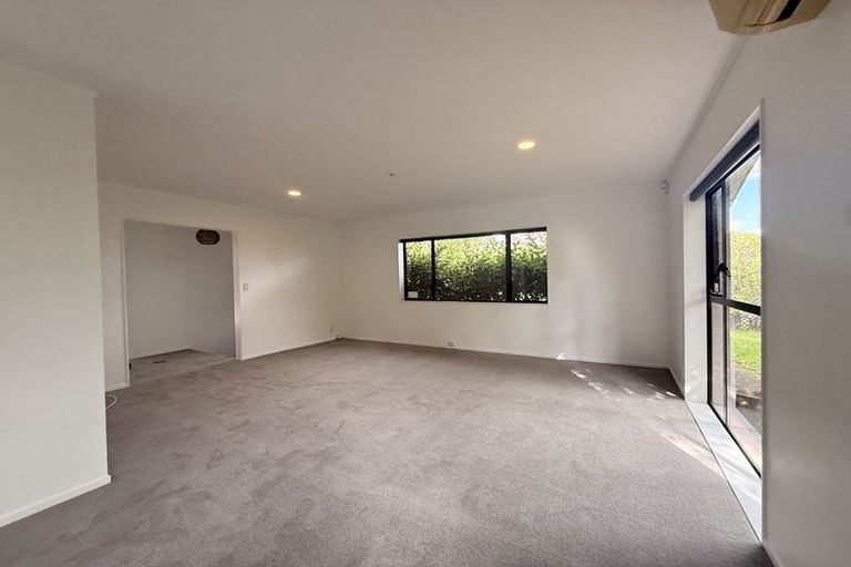 Photo of property in 53 Mirrabooka Avenue, Botany Downs, Auckland, 2010
