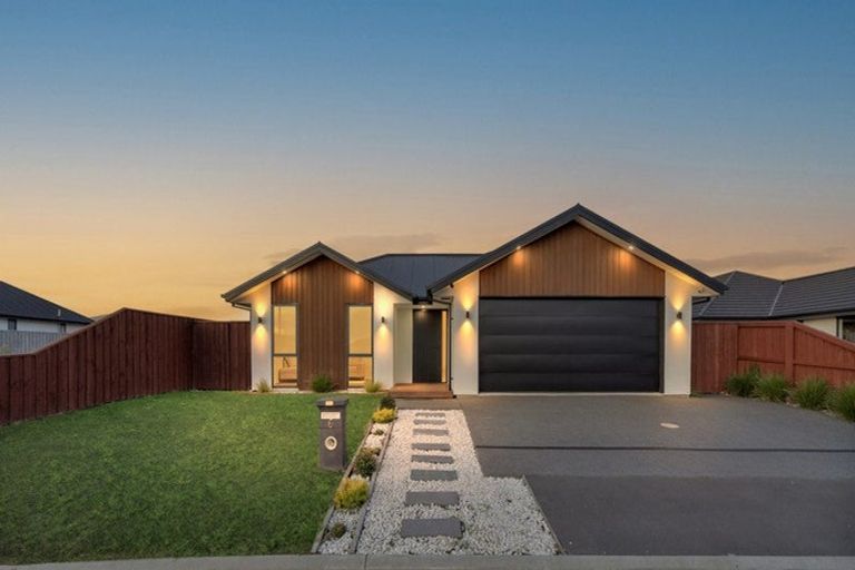 Photo of property in 6 Crosado Place, Rolleston, 7614