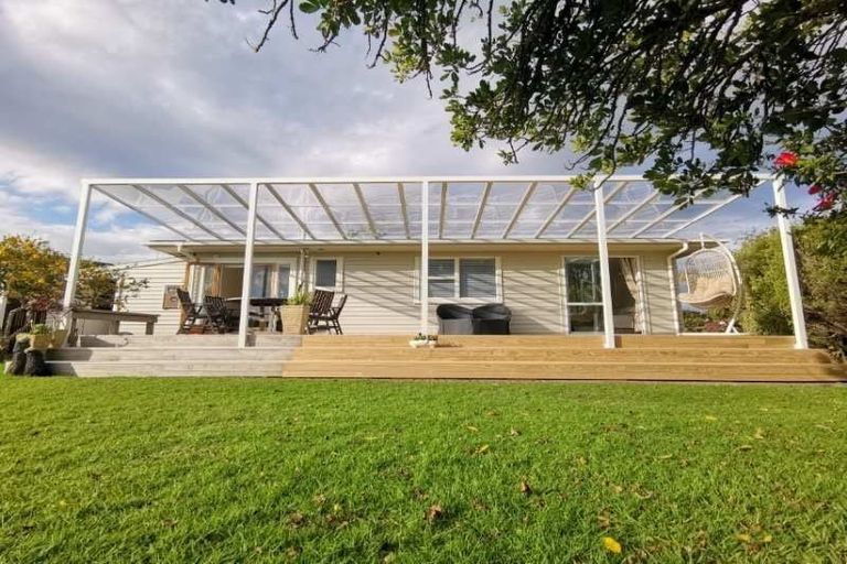 Photo of property in 121 Muir Avenue, Mangere Bridge, Auckland, 2022