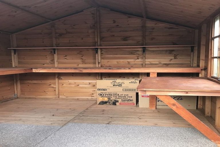 Photo of property in 37 Takapu Street, Henderson, Auckland, 0612