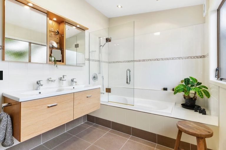 Photo of property in 438 Beach Road, Murrays Bay, Auckland, 0630