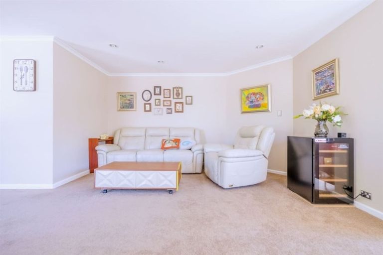 Photo of property in 8 Shirldale Place, Avonhead, Christchurch, 8042