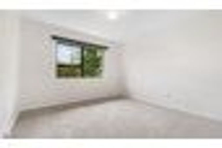 Photo of property in 2/56 Oaktree Avenue, Browns Bay, Auckland, 0630