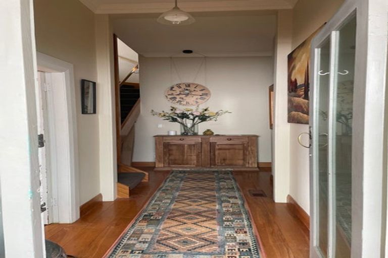 Photo of property in 17 Palliser Road, Roseneath, Wellington, 6011