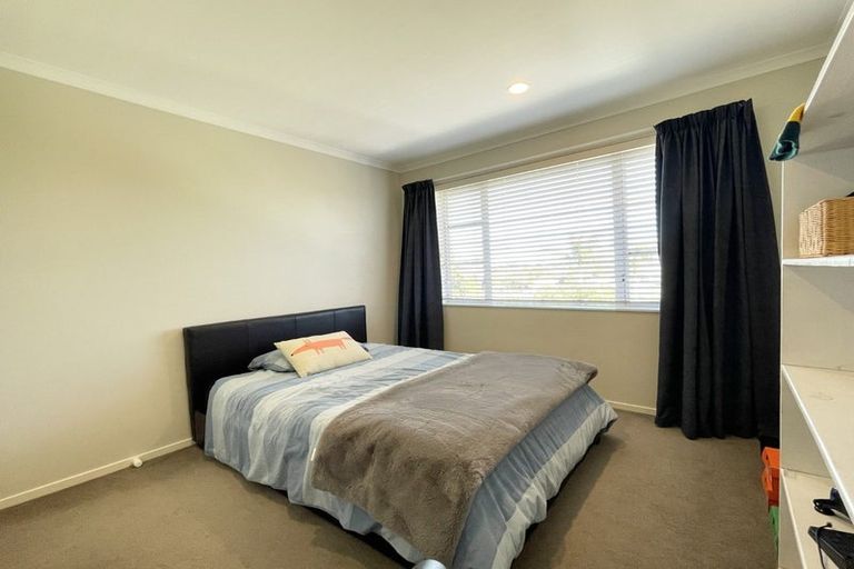 Photo of property in 40c Waiake Street, Torbay, Auckland, 0630