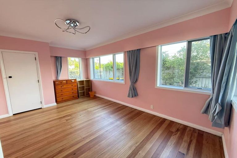 Photo of property in 71 Sylvan Avenue, Northcote, Auckland, 0627