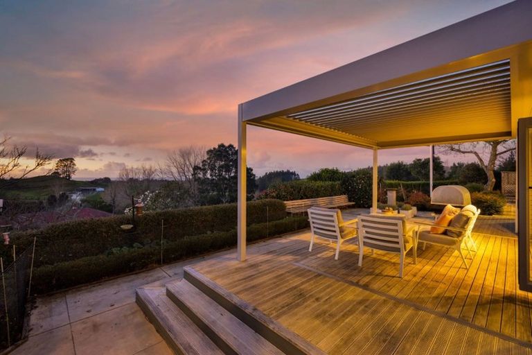 Photo of property in 561 Frankley Road, Hurworth, New Plymouth, 4371