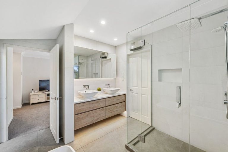 Photo of property in 38 Anaheim Boulevard, Shamrock Park, Auckland, 2016