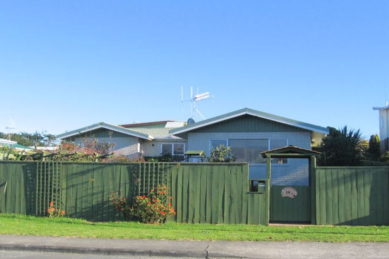 Photo of property in 14 Robert Mckeen Street, Otaki Beach, Otaki, 5512