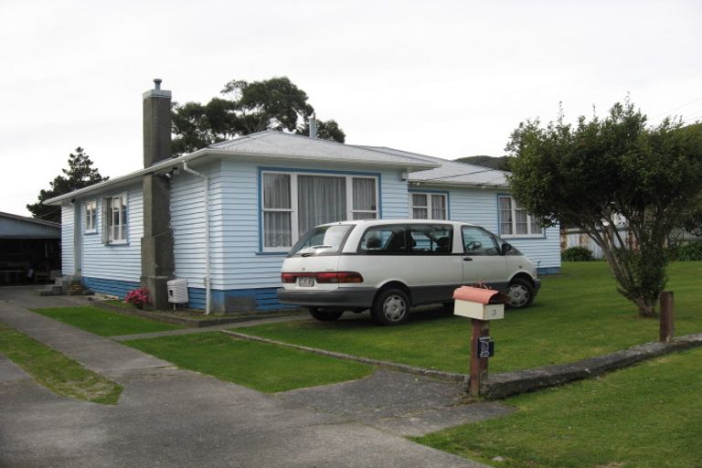 Photo of property in 3 Derwent Street, Wainuiomata, Lower Hutt, 5014