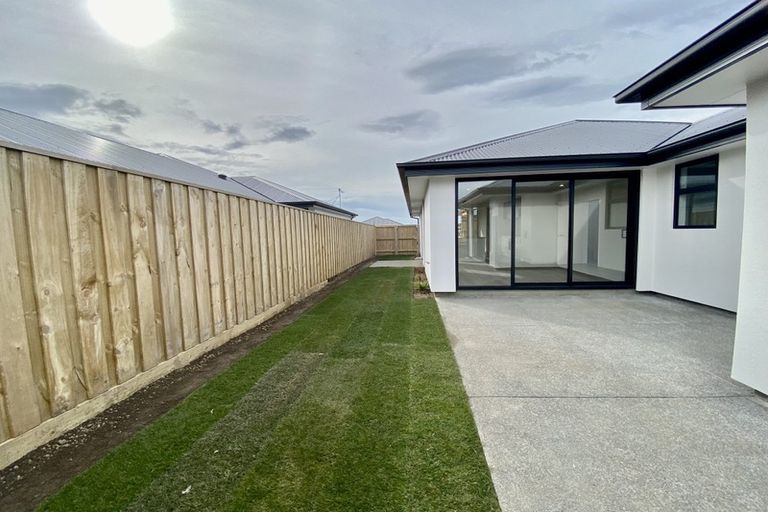 Photo of property in 14 Palmer Avenue, Glen Eden, Auckland, 0602