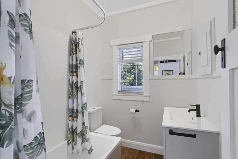 Photo of property in 22 Ngaio Street, Strandon, New Plymouth, 4312