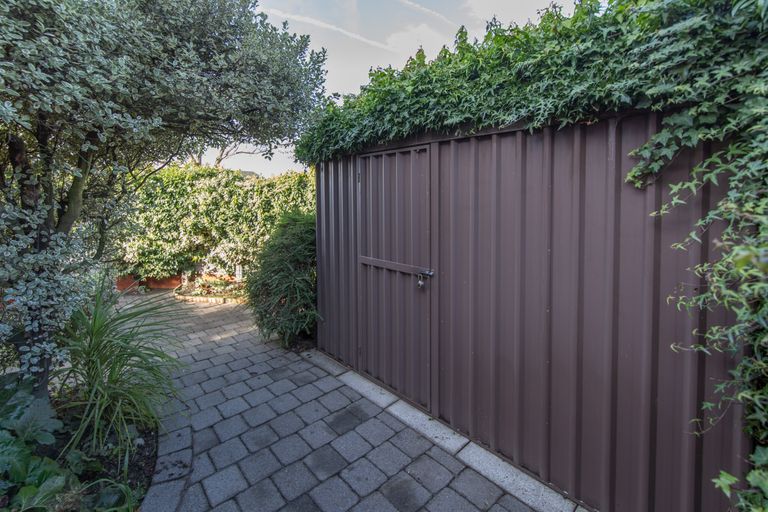 Photo of property in 2 Kent Lodge Avenue, Avonhead, Christchurch, 8042