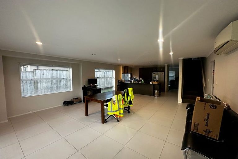 Photo of property in 3 Lorenzo Way, Flat Bush, Auckland, 2016
