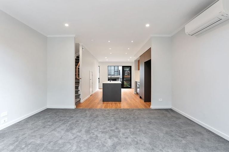 Photo of property in 4/35 Marine Parade, Hobsonville, Auckland, 0616