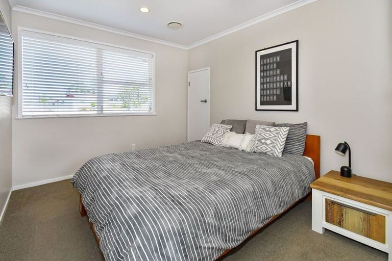 Photo of property in 2 Cheam Place, Pakuranga Heights, Auckland, 2010