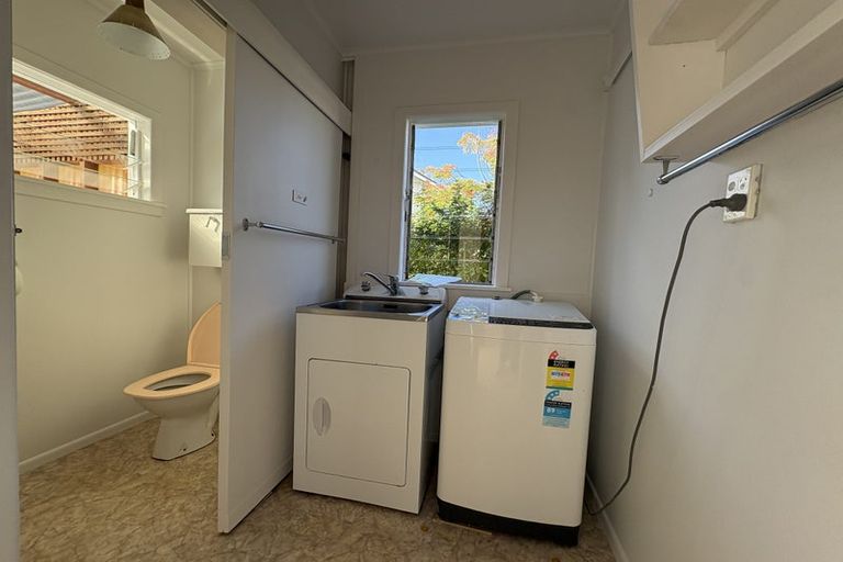 Photo of property in 938 East Coast Road, Northcross, Auckland, 0630