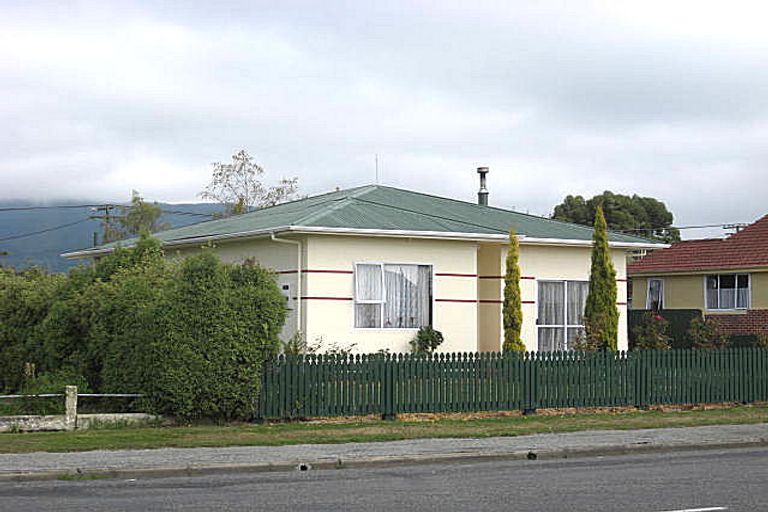Photo of property in 25 Exeter Street, Waimate, 7924