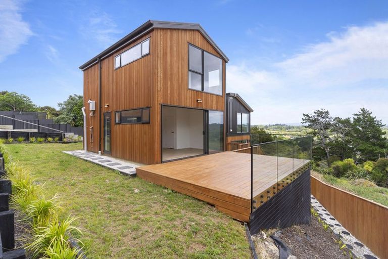 Photo of property in 82b Kittiwake Drive, Schnapper Rock, Auckland, 0632
