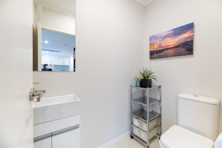 Photo of property in 19 Bordeaux Parade, Te Atatu South, Auckland, 0610