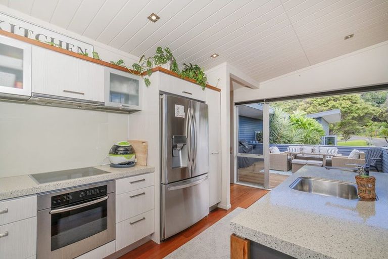 Photo of property in 50 Tarapatiki Drive, Whitianga, 3510