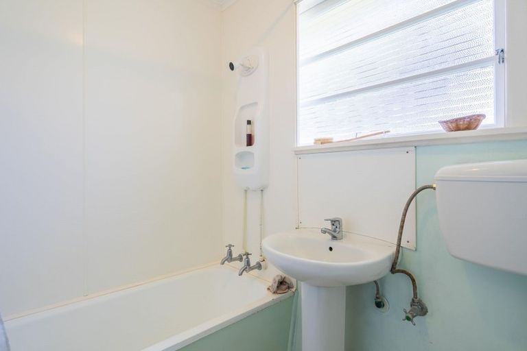 Photo of property in 11 Adrian Grove, Waikanae Beach, Waikanae, 5036