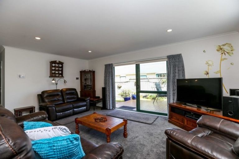 Photo of property in 5a Simons Street, Moturoa, New Plymouth, 4310