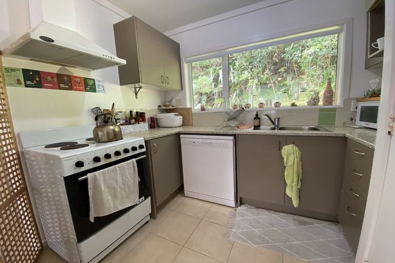 Photo of property in 1/15 Bloomsbury Grove, Newlands, Wellington, 6037