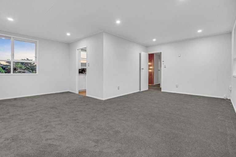 Photo of property in 15 Burbridge Road, Favona, Auckland, 2024
