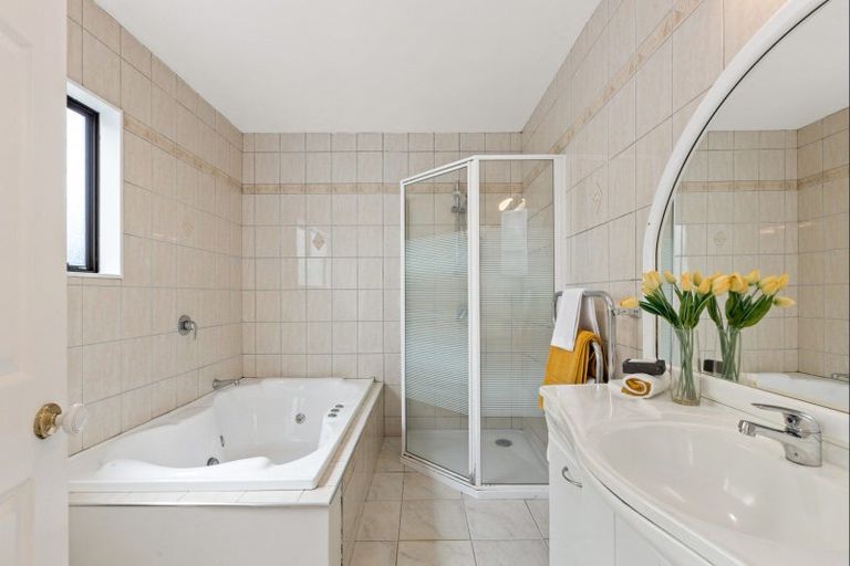 Photo of property in 1/92 Deep Creek Road, Torbay, Auckland, 0630