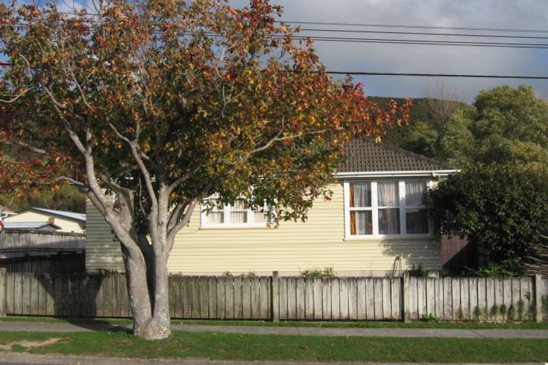 Photo of property in 96 Strand Crescent, Naenae, Lower Hutt, 5011