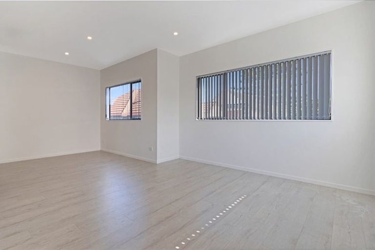 Photo of property in 1/3238 Great North Road, New Lynn, Auckland, 0600