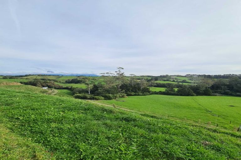 Photo of property in 114 Ackworth Road, Lepperton, New Plymouth, 4373