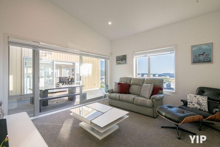 Photo of property in 93 Cedarwood Street, Woodridge, Wellington, 6037