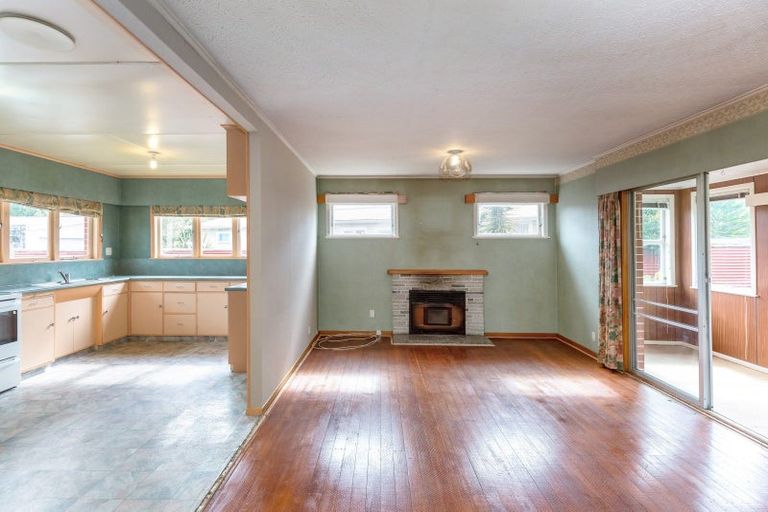 Photo of property in 17 Philip Street, Carterton, 5713