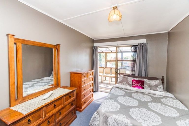 Photo of property in 92 Tremewan Street, Tawa, Wellington, 5028