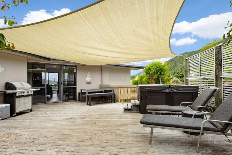 Photo of property in 68 Moana View Road, Waikawa, Picton, 7220
