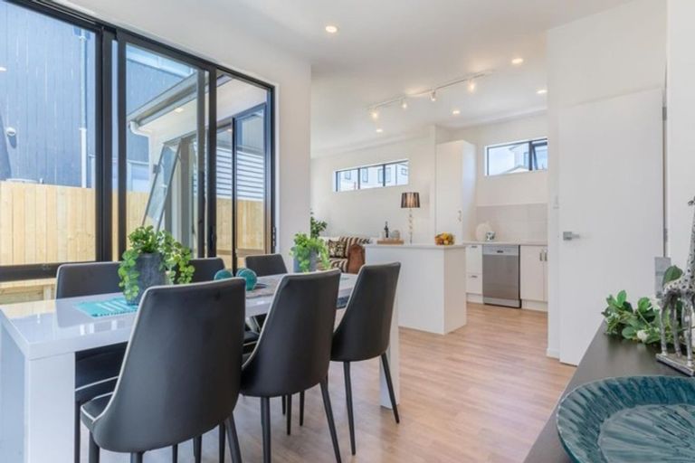 Photo of property in 72 Craigs Way, Hobsonville, Auckland, 0616