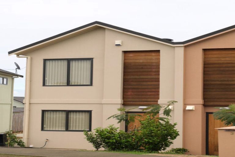 Photo of property in 35 Spalding Rise, Golflands, Auckland, 2013